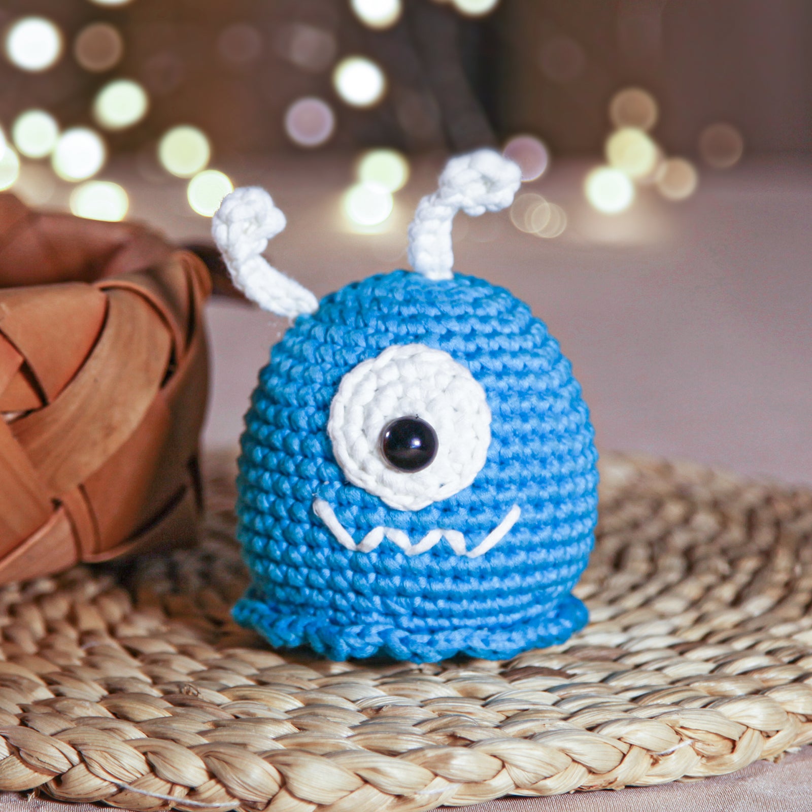 Complete Crochet Kit for Beginners: Starter Crochet Kit, Include Easy Crocheting Soft Yarn, Step-by-Step Video Tutorial, Accessories, Mystery Alien Style, Birthday, Holiday Gift for Adults, Teens